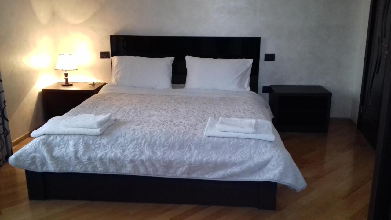 Makos Guest House Kutaisi Habitación foto